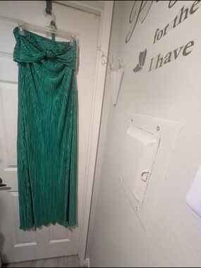 SHEIN Emerald Green Pleated Strapless Maxi Dress